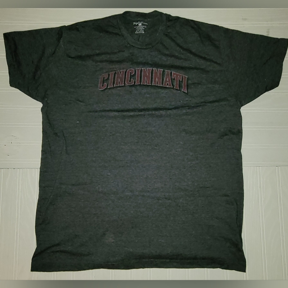 Mens Wright & Ditson Black Cincinnati Reds Shirt with Red print. Size XL